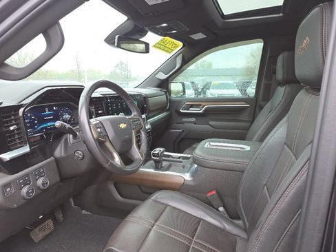 Used 2022 Chevrolet Silverado 1500 High Country w/ High Country Premium Package AWD/4WD image 16