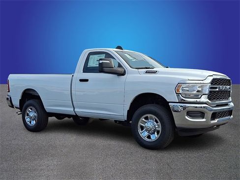 Used 2024 RAM 2500 Tradesman w/ Chrome Appearance Group image 3