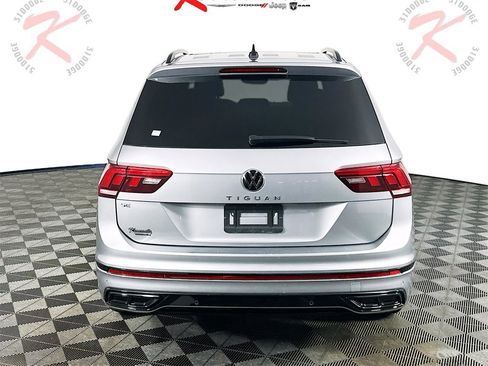 Used 2023 Volkswagen Tiguan SE R-Line image 6