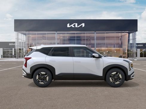 New 2027 Kia Seltos LX FWD image 7