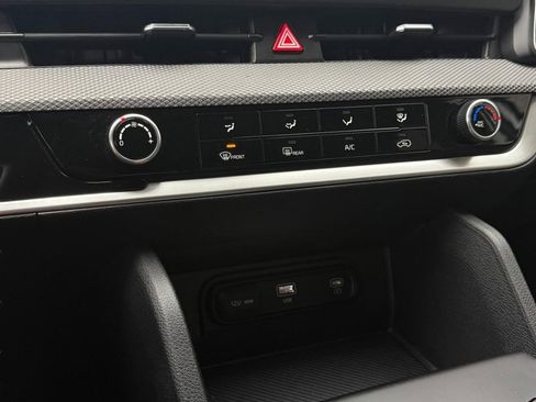 Certified 2025 Kia Sportage LX image 35