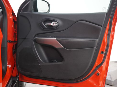 Used 2021 Jeep Cherokee Latitude Lux 80th Anniv w/ Quick Order Package 26U 80TH image 10