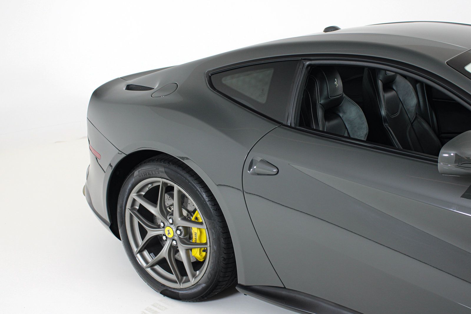 Used 2015 Ferrari F12 Berlinetta RWD image 12