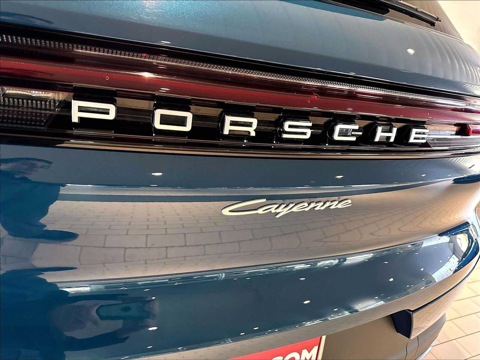 Used 2026 Porsche Cayenne AWD/4WD image 38