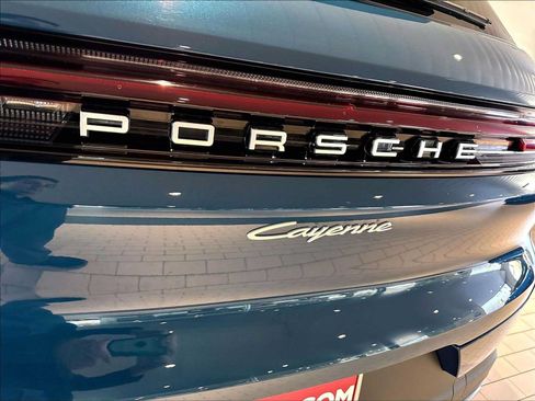 Used 2026 Porsche Cayenne AWD/4WD image 38
