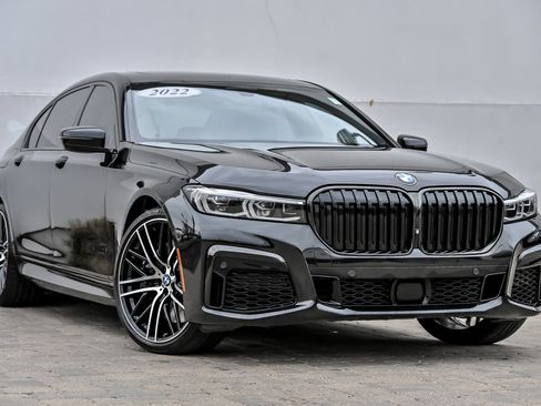 Used 2022 BMW 750i xDrive w/ Executive Package AWD/4WD image 1