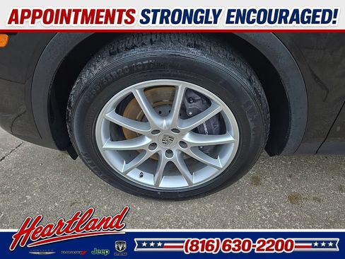 Used 2024 Porsche Cayenne w/ Premium Package AWD/4WD image 24