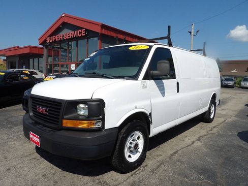 Used 2017 GMC Savana 2500 Extended RWD image 1
