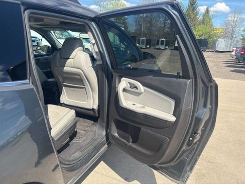 Used 2011 Chevrolet Traverse LTZ FWD image 15