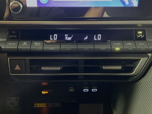 Used 2025 Toyota Camry SE image 26