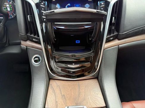 Used 2016 Cadillac Escalade ESV Premium image 26