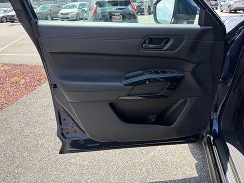 Used 2025 Nissan Pathfinder SV AWD/4WD image 11
