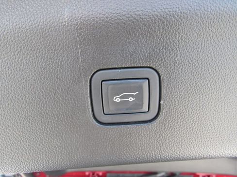 Used 2020 Buick Enclave Essence w/ Sound and Sites Package AWD/4WD image 28