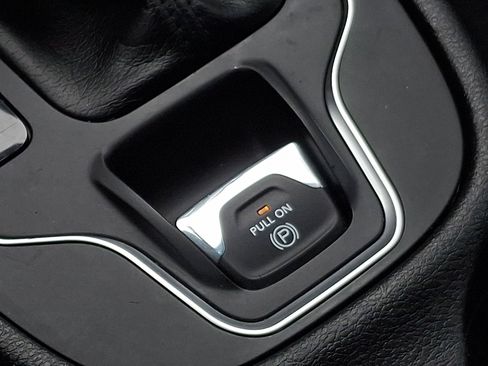 Used 2021 Jeep Cherokee Latitude Lux w/ Comfort/Convenience Group image 26