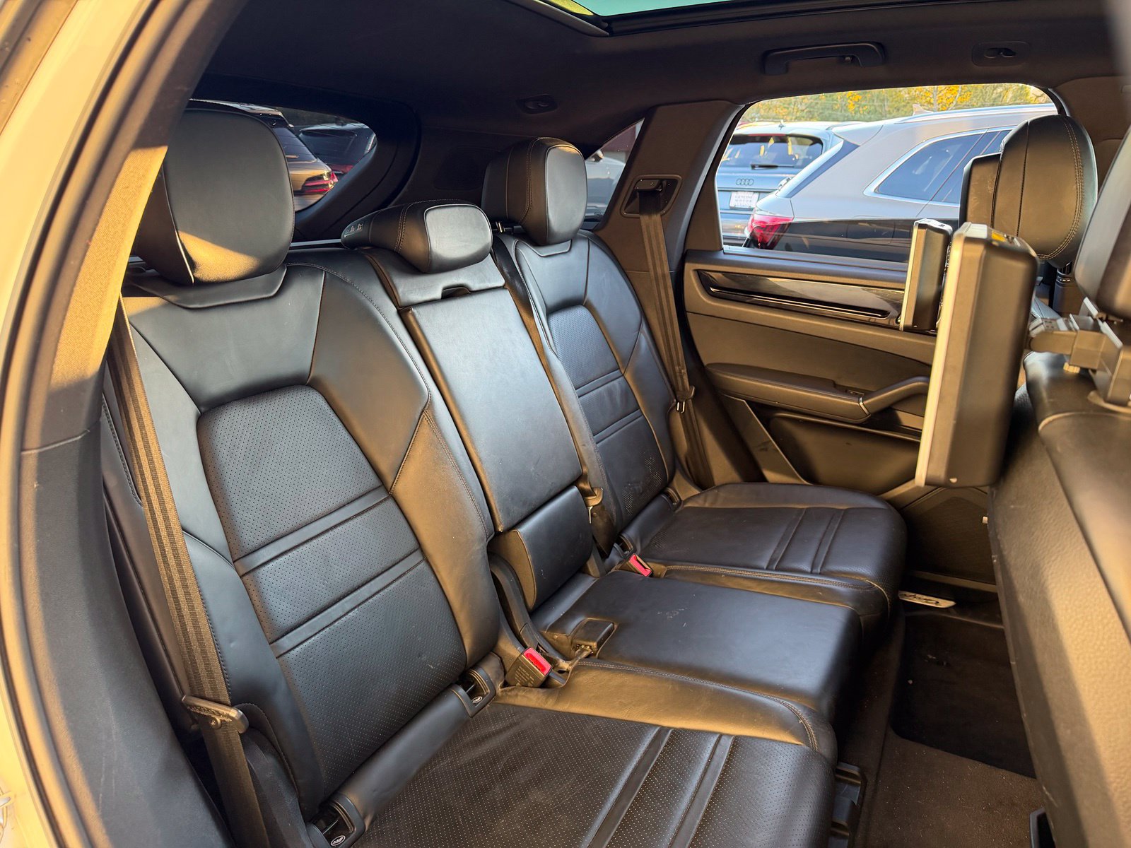 Used 2019 Porsche Cayenne S w/ Premium Plus Package AWD/4WD image 19