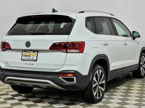 Certified 2023 Volkswagen Taos SE w/ Panoramic Sunroof Package FWD image 8