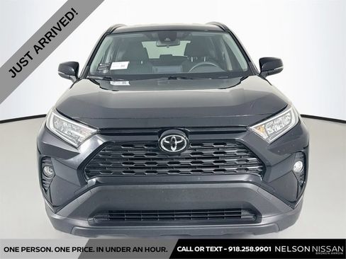 Used 2020 Toyota RAV4 XLE FWD image 2