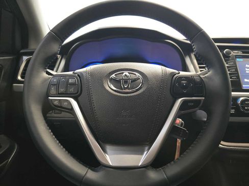Used 2016 Toyota Highlander Plus AWD/4WD image 11