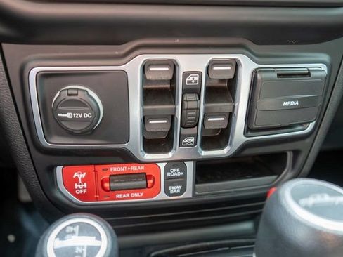 Used 2021 Jeep Gladiator Rubicon w/ Dual Top Group AWD/4WD image 27