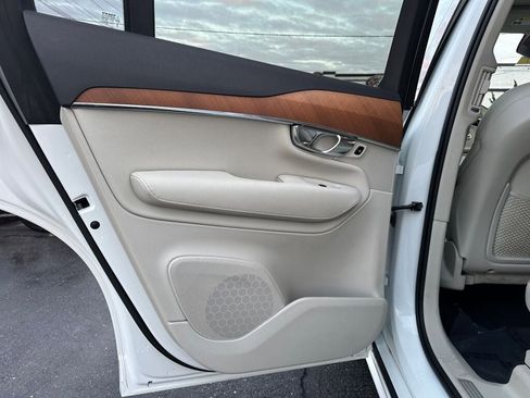 Used 2021 Volvo XC90 T6 Momentum image 20