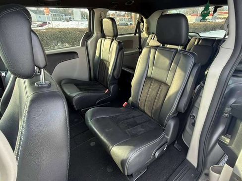 Used 2017 Dodge Grand Caravan SXT image 19