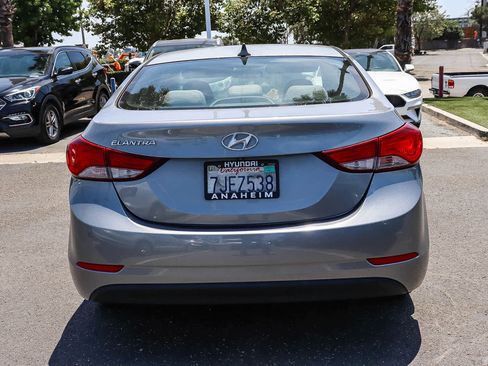 Used 2014 Hyundai Elantra SE w/ Option Group 02 FWD image 5