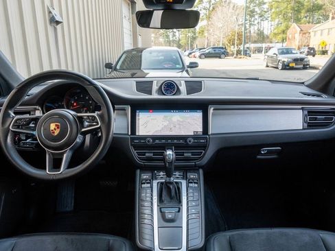 Used 2021 Porsche Macan w/ Premium Package AWD/4WD image 15