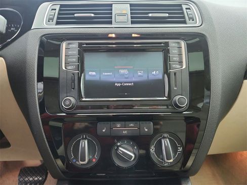 Used 2016 Volkswagen Jetta SEL w/ Lighting Package image 18