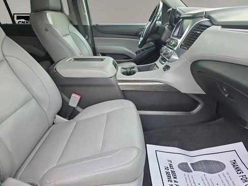 Used 2019 Chevrolet Suburban LT w/ Luxury Package AWD/4WD image 12
