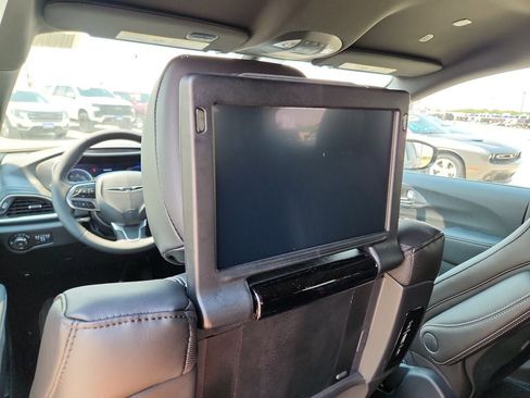 New 2026 Chrysler Pacifica Select FWD image 15