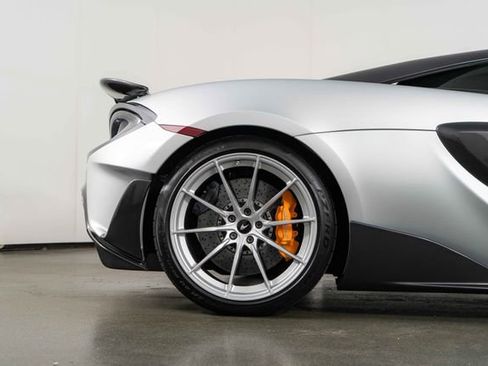 Used 2019 McLaren 600LT RWD image 10