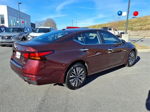 Used 2023 Nissan Altima 2.5 SV w/ SV Premium Package image 4