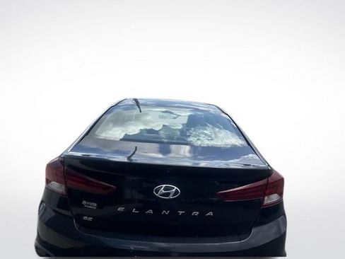 Used 2019 Hyundai Elantra SE w/ Winter Weather Package FWD image 9