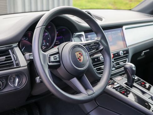 Certified 2026 Porsche Macan AWD/4WD image 24