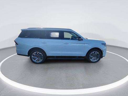 New 2025 Lincoln Navigator Reserve image 9