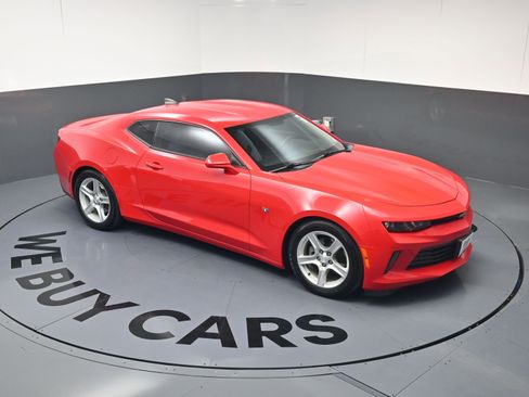 Used 2016 Chevrolet Camaro LT image 31
