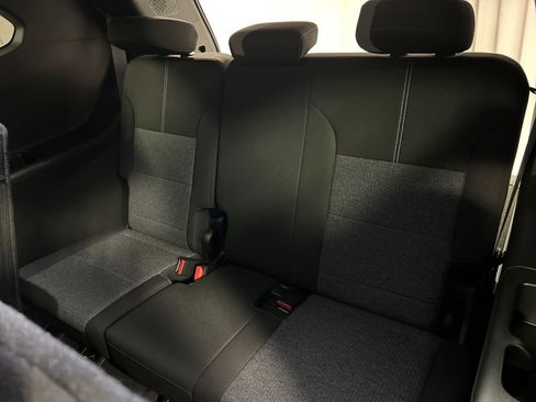 Used 2025 GMC Acadia Elevation image 24