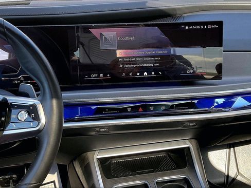 Used 2023 BMW 760i xDrive image 9