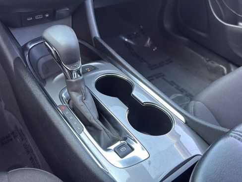 Used 2024 Chevrolet Malibu LT FWD image 24