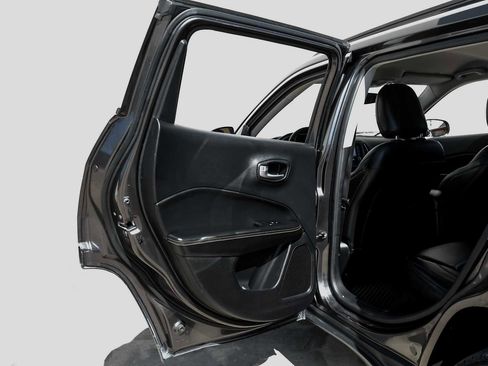 Used 2018 Jeep Compass Latitude w/ Cold Weather Group image 41