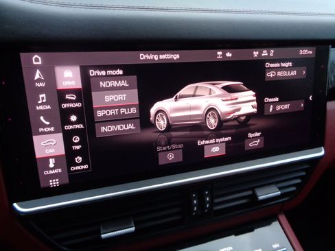 Used 2021 Porsche Cayenne Turbo w/ Performance Package (PG2) image 40