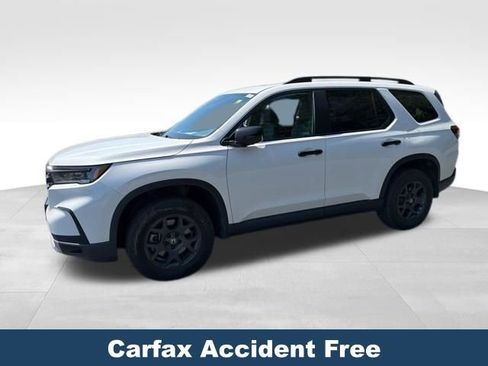 Used 2024 Honda Pilot TrailSport image 3