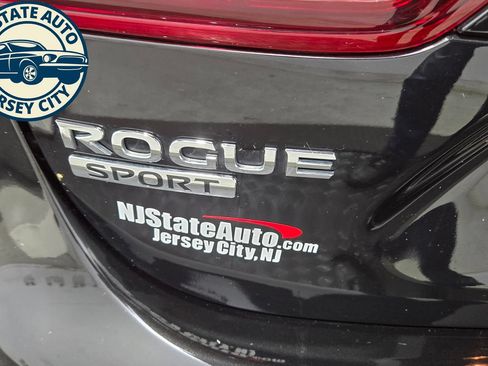 Used 2018 Nissan Rogue Sport SL AWD/4WD image 29