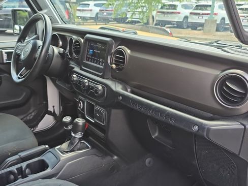 Used 2018 Jeep Wrangler Unlimited Sport AWD/4WD image 26
