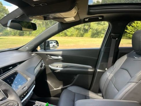 Used 2023 Cadillac XT4 Premium Luxury w/ Technology Package FWD image 16