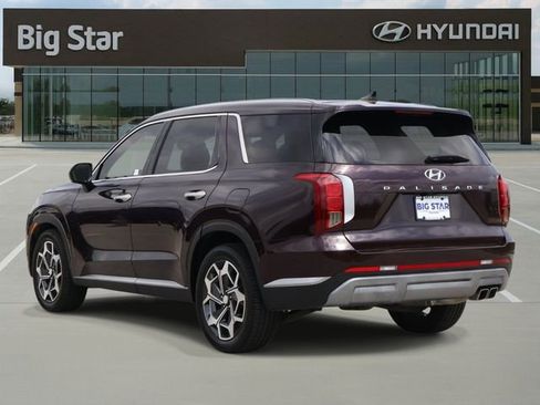 Used 2023 Hyundai Palisade SEL FWD image 3