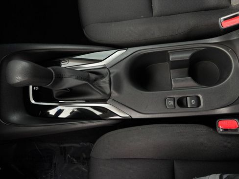 Used 2025 Toyota Corolla LE image 40