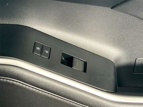 Used 2021 Toyota Highlander XLE image 32