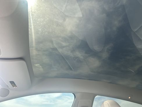 Used 2024 Tesla Model Y Long Range image 11