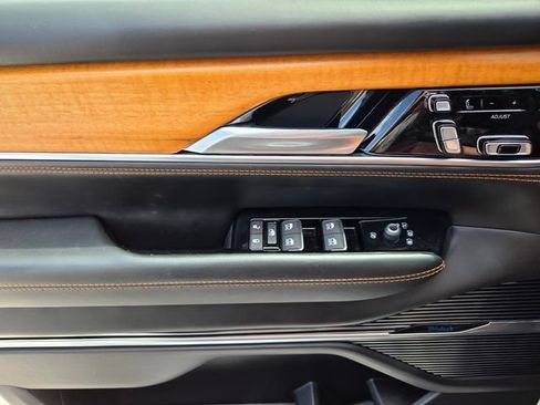 Certified 2024 Jeep Grand Wagoneer L Series III AWD/4WD image 25